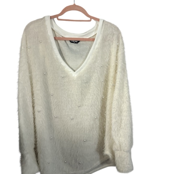 Chic Me Sweaters - NWOT chic me Elegant V-Neck Sweater with Pearl Accents 3x poly spandex